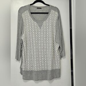 Womens top 3/4 sleeve soft cotton top.never worn extra large. Gray and white